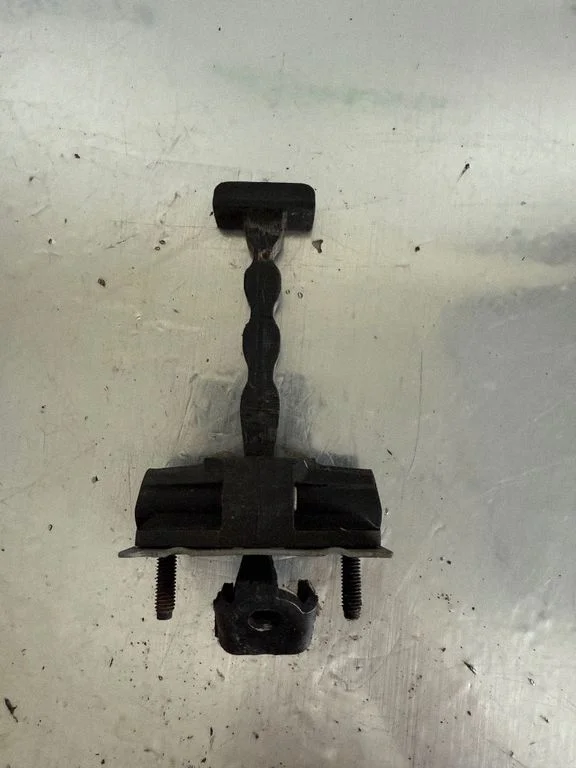 Rear door check strap stopper – Citroen C4 Grand Picasso (2013-2018)