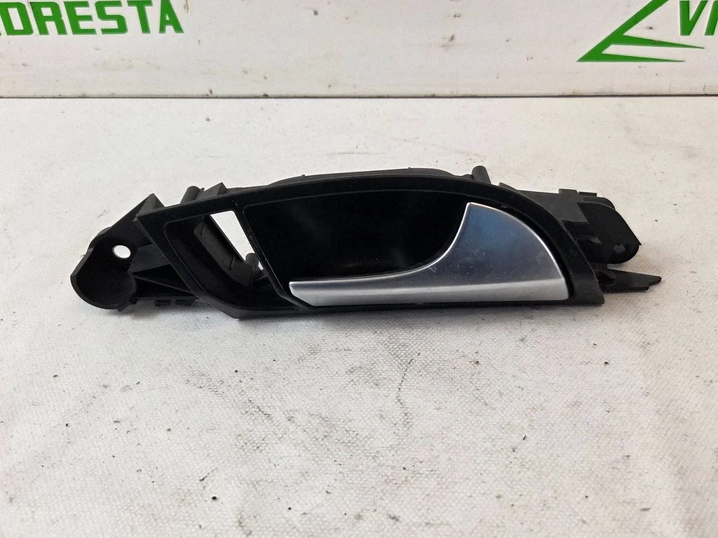 Rear door interior handle – Audi Q7 4L (2005-2015)