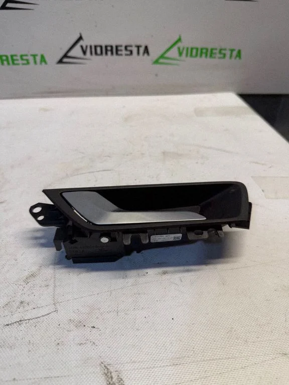 Tagaukse sisemine käepide – Ford Focus (2018-)