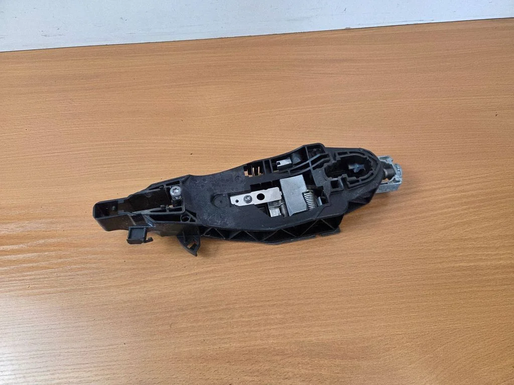 Tagaukse välimine käepide GE0024923