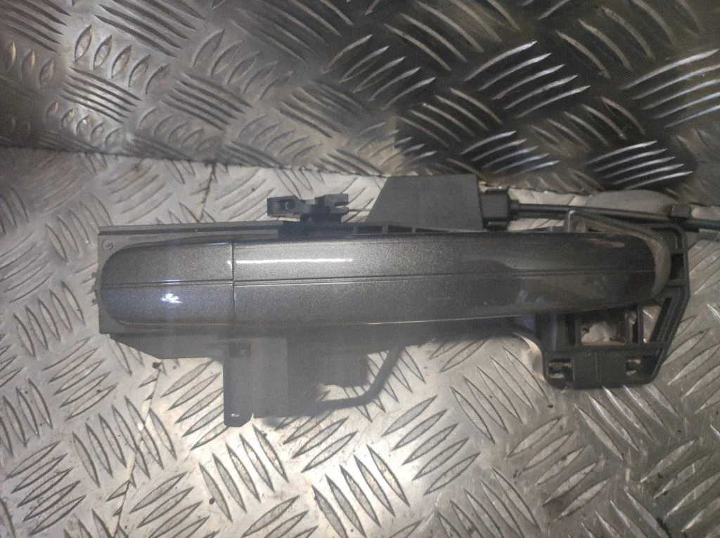 Tagaukse välimine käepide AM51U266B23AD