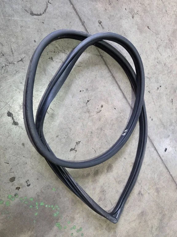 Rear door rubber seal (on body) – rear left