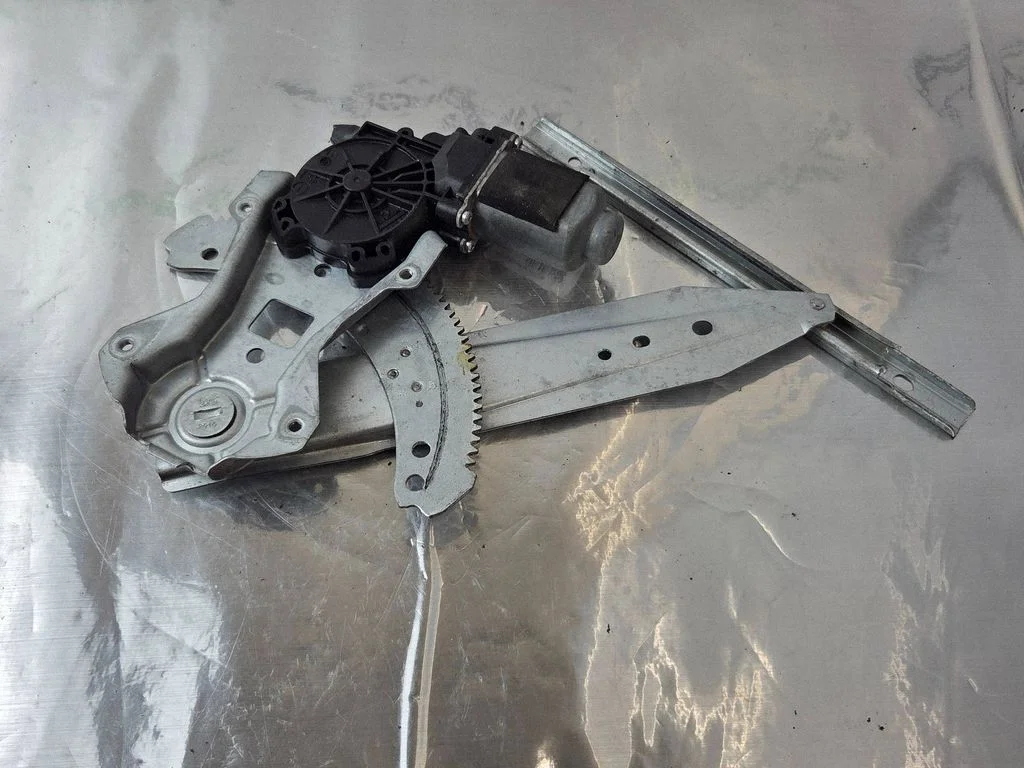 Rear door window regulator with motor 400928B