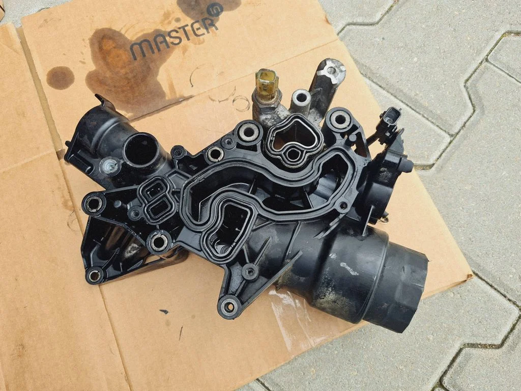 Õlifiltri hoidik/jahuti 152089295R