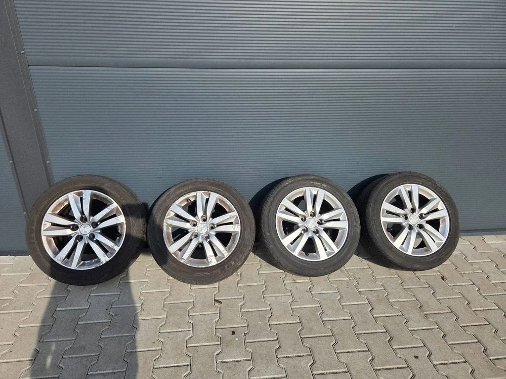 R16 alloy rim 9677989577