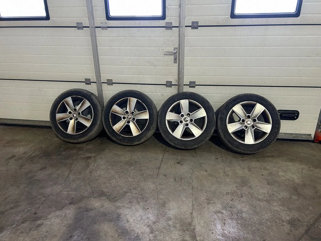 R16 alloy rim