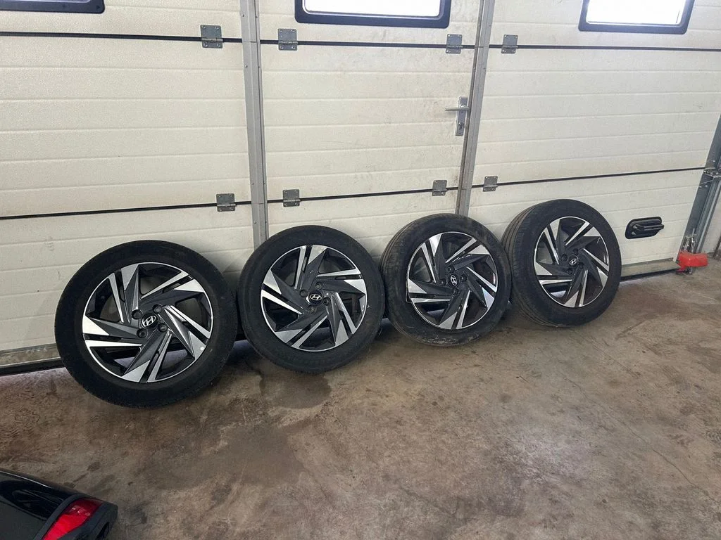 R16 alloy rim