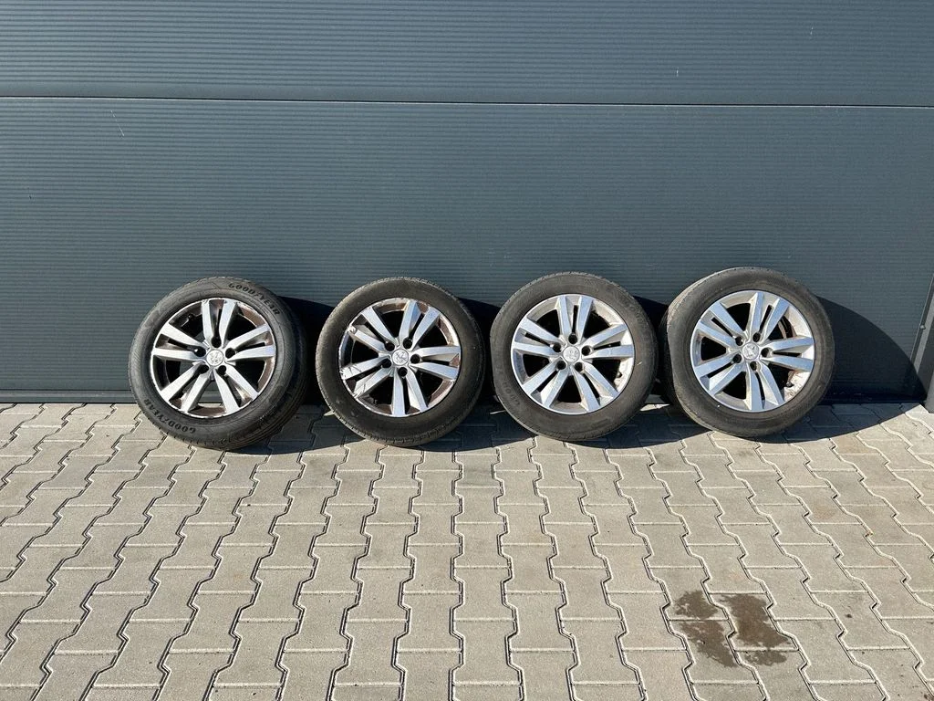 R16 alloy rim