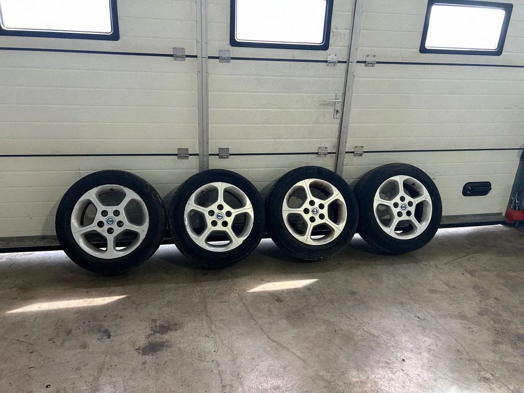 R16 alloy rim
