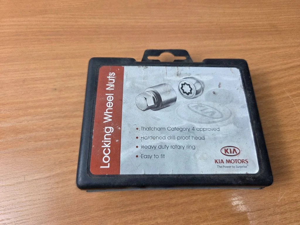 Anti-theft wheel nuts and lock – KIA Sportage (2016-2021)