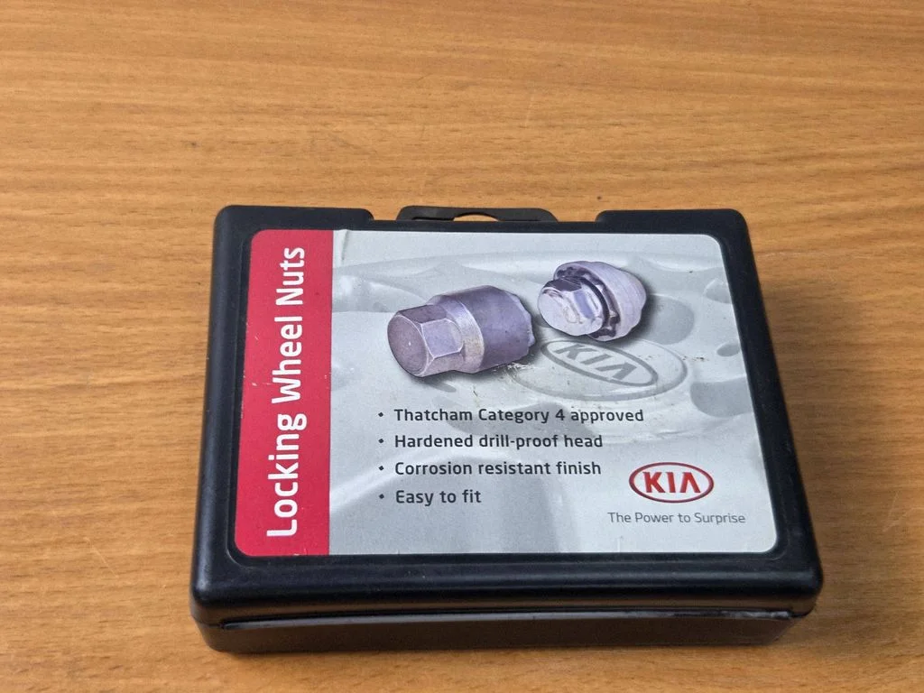 Anti-theft wheel nuts and lock – KIA Sportage (2011-2016)
