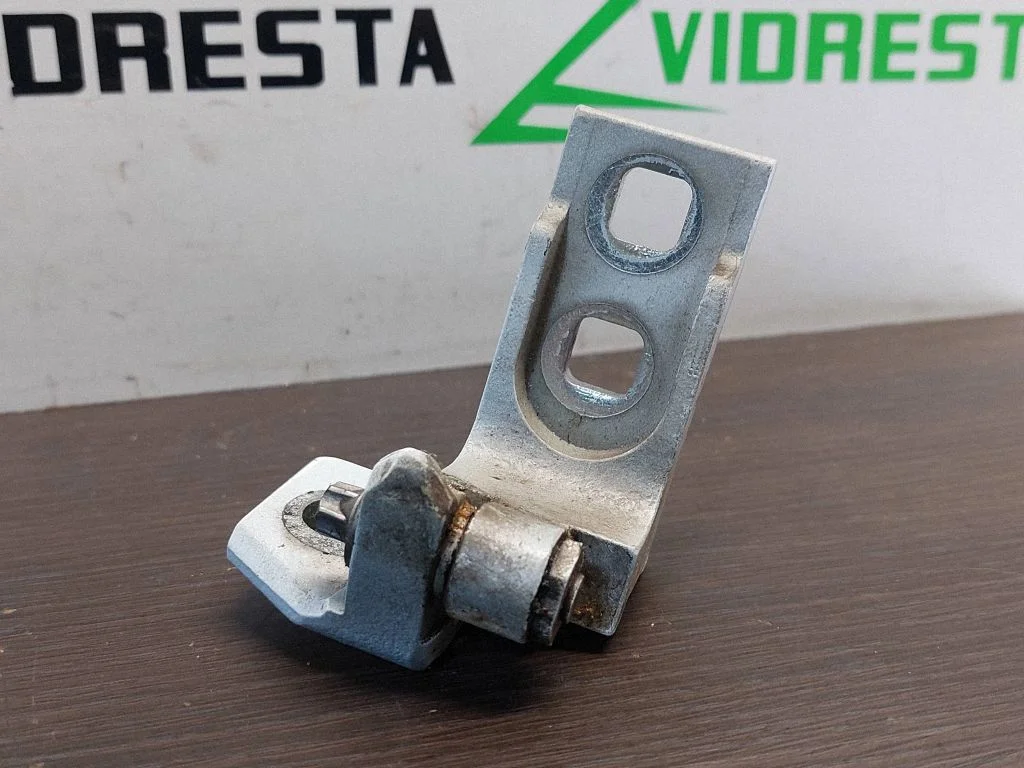 Esiukse ülemine hing – Opel Corsa D (2006-2014)