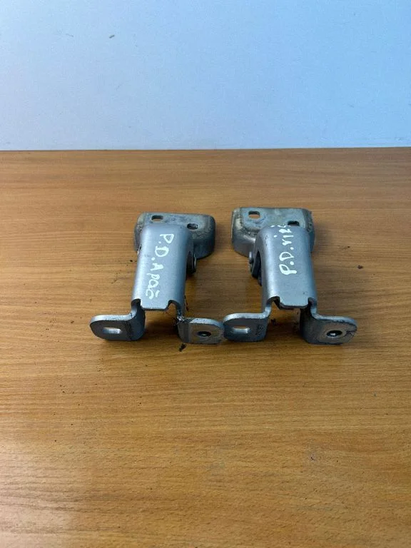 Esiukse hingede komplekt 804005400R