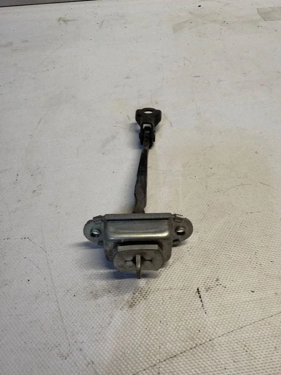 Esiukse avamispiiraja – Nissan Note (E11) (2006-2014)