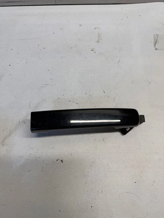 Front door exterior handle – front left