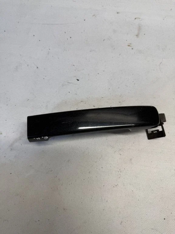 Front door exterior handle – rear left