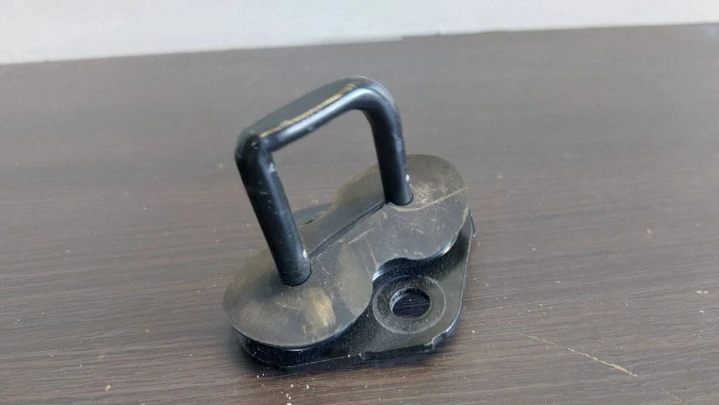 Front door lock loop/hook striker – Volvo XC70 (2008-2013)