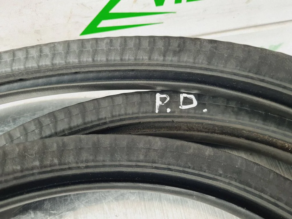 Uszczelka drzwi przednich (na karoserii) – Peugeot 208 II (2019-)