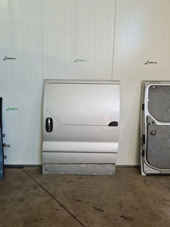 Side sliding door – left