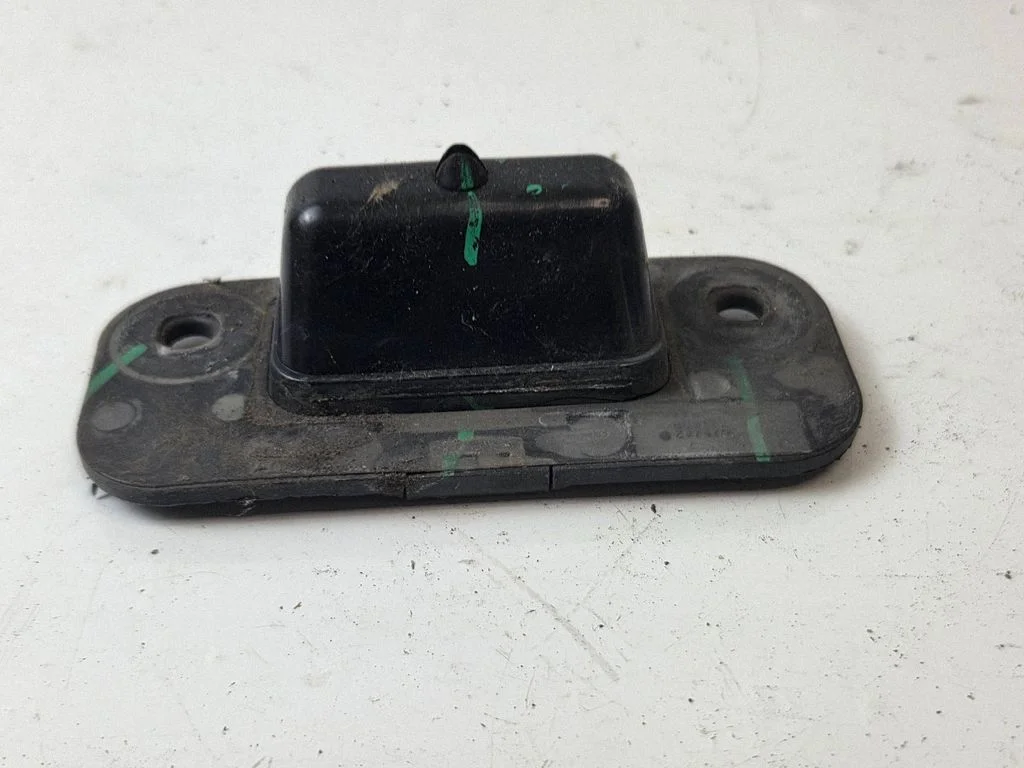 Sliding door lock loop/hook striker – Nissan NV300 (2016-)