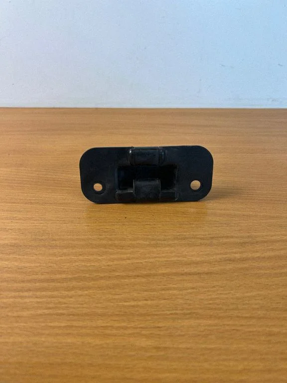 Sliding door lock loop/hook striker – Renault Trafic III (X82) (2014-)