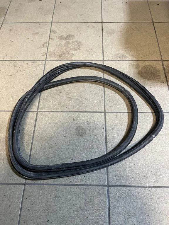 Sliding door rubber seal