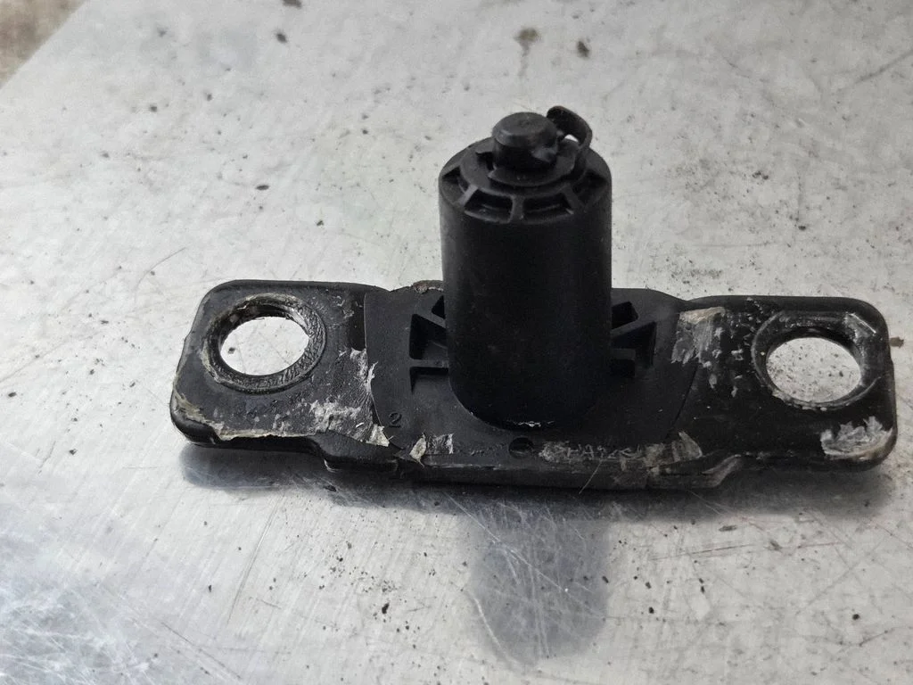 Sliding door lock loop/hook striker – Ford Transit Custom (2013-2023)