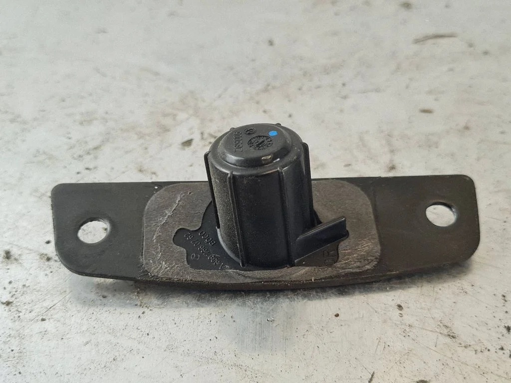 Sliding door lock loop/hook striker – Mercedes-Benz Vito Viano W447 (2014-)