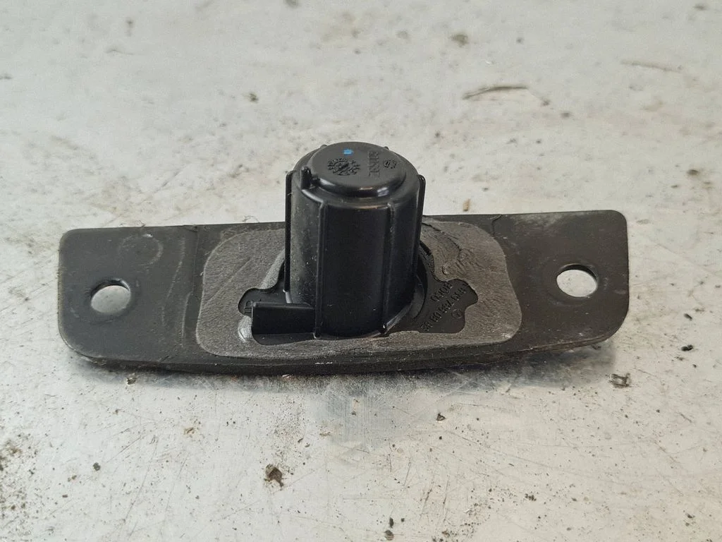 Sliding door lock loop/hook striker – Mercedes-Benz Vito Viano W447 (2014-)