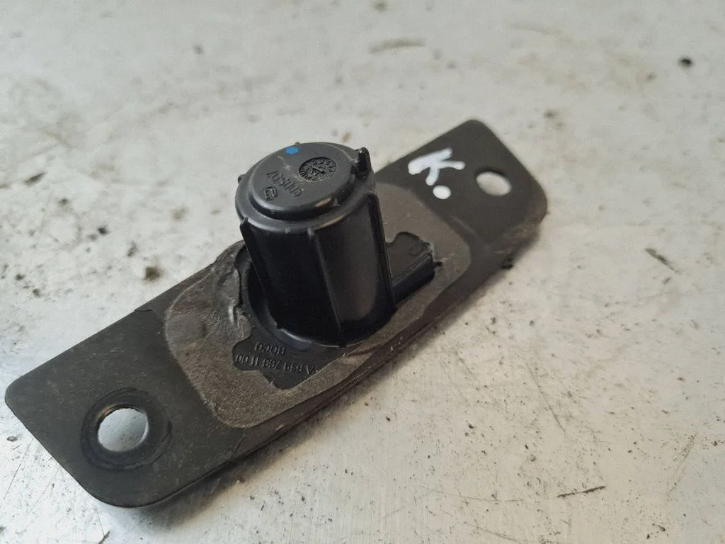 Sliding door lock loop/hook striker – Mercedes-Benz Vito Viano W447 (2014-)