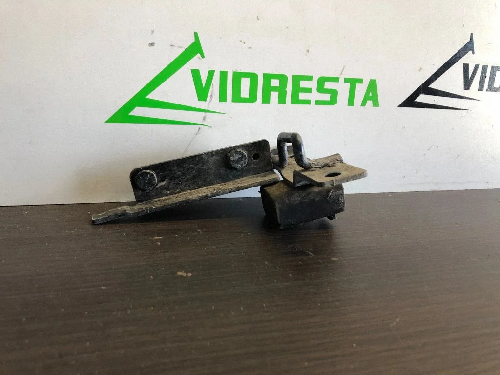 Sliding door lock loop/hook striker – Ford Transit/ Tourneo Connect Grand Tourneo Connect (2013-2018)
