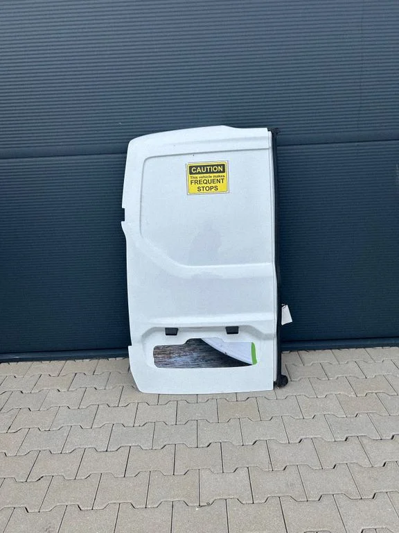 Back/rear loading door – rear left