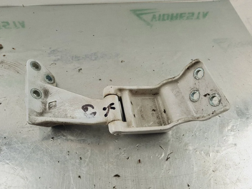 Laadimisukse ülemine hing – Mercedes-Benz Vito Viano W447 (2014-)