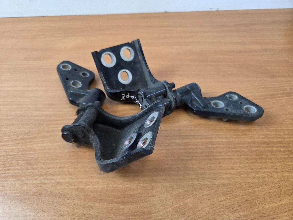 Komplet zawiasów drzwi ładunkowych 180G33914