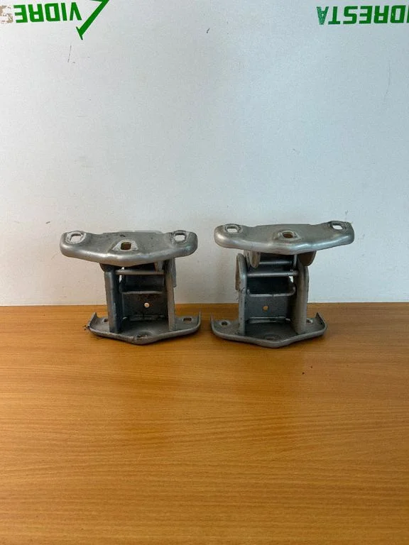 Loading door hinge set 9345893