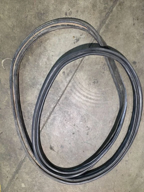 Loading door rubber seal (on body)