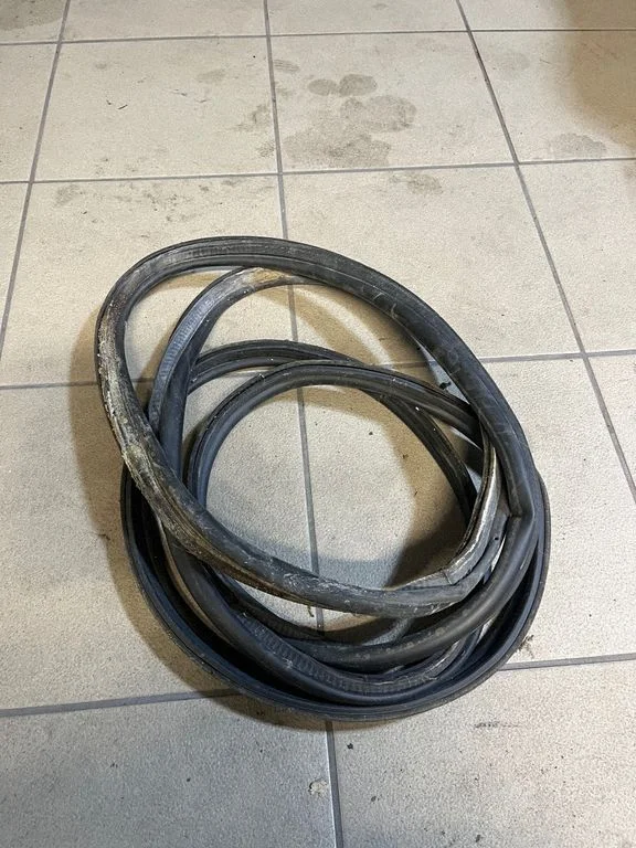 Loading door rubber seal (on body)