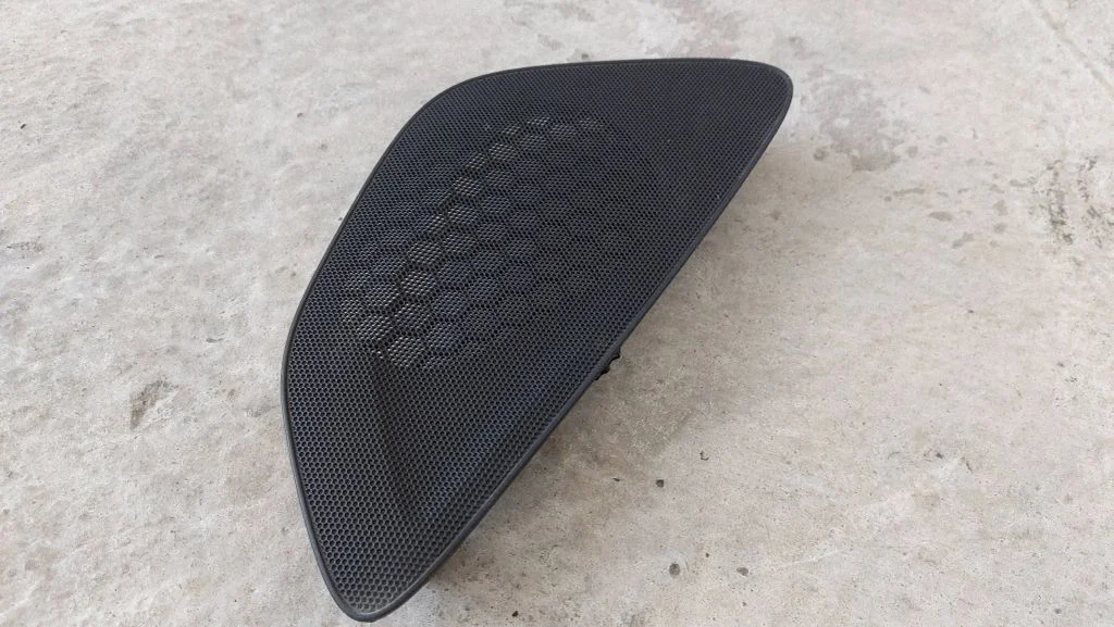 Dash center speaker trim cover 8635953