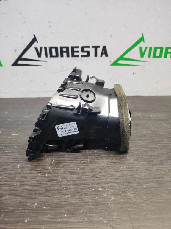 Kratka nawiewu szyby 8T2820902G