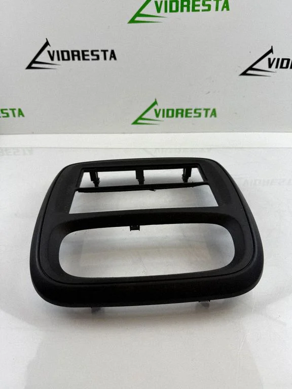 Dashboard center trim panel – Opel Vivaro (2014-2018)