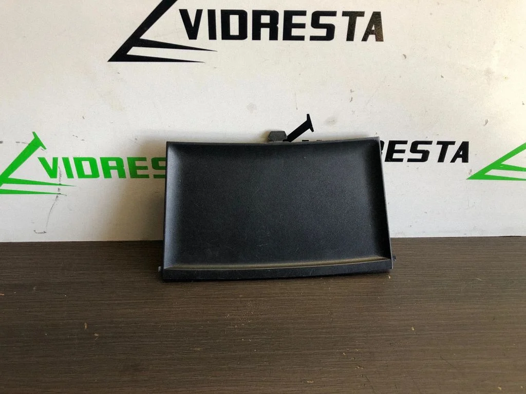 Dashboard center trim panel – Chrysler Grand Voyager V (2007-2015)