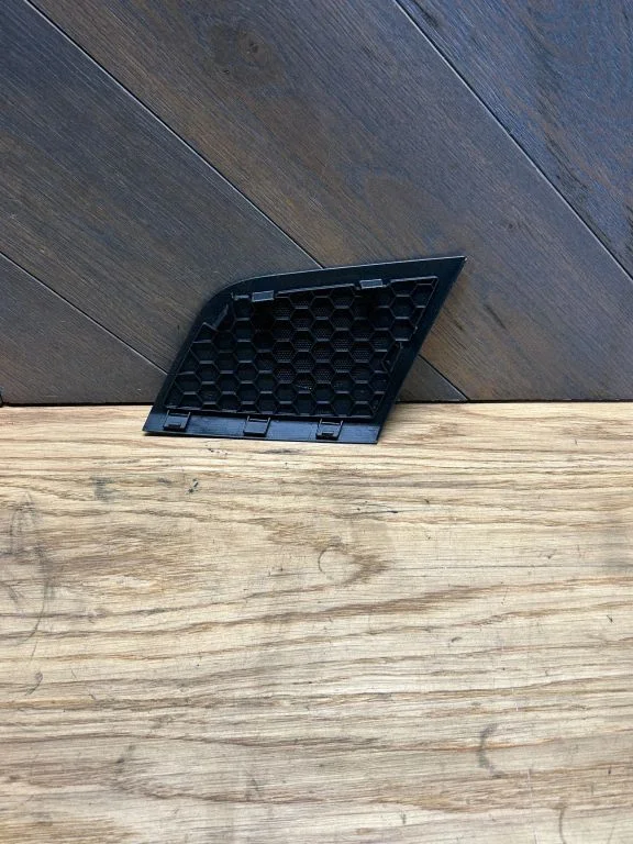 Side speaker trim/cover 8T0857228