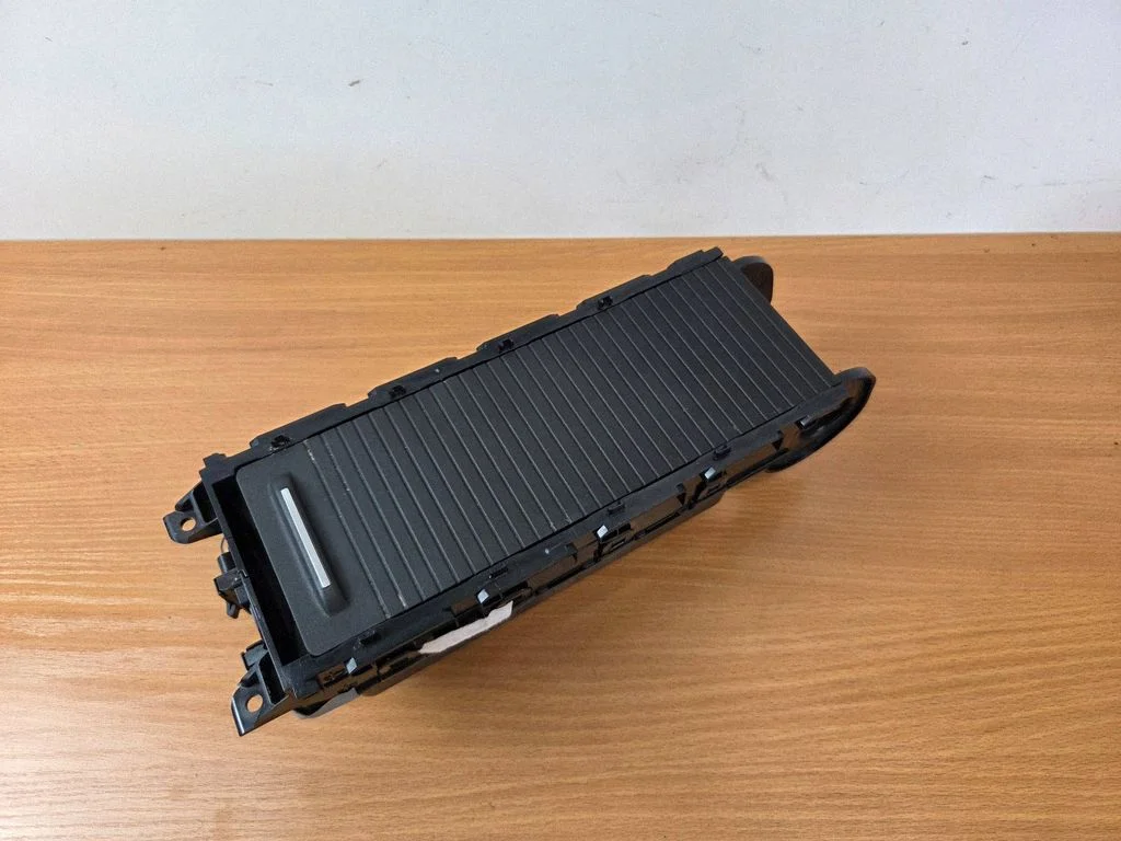 Keskkonsooli panipaik JX7BA13560A