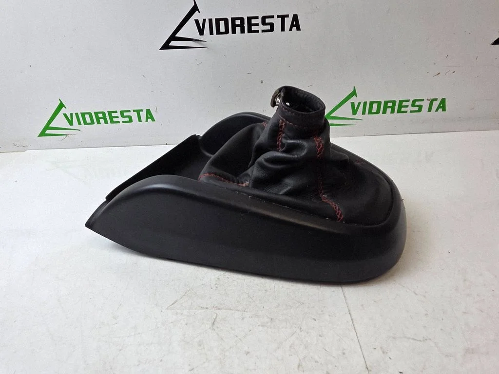 Käigukangi ümbrise viimistlus (plastik) 735456521