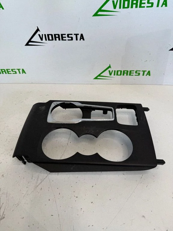 Käigukangi ümbrise viimistlus (plastik) – Ford Focus (2018-)