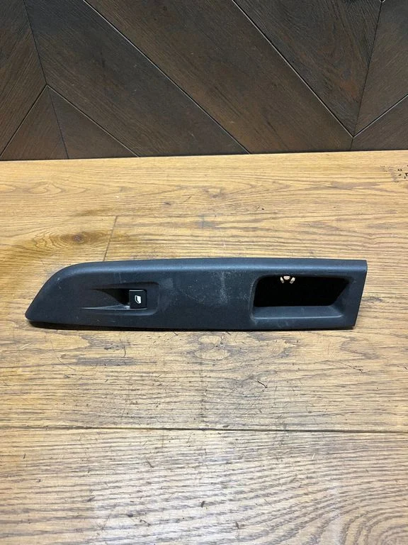 Front door window switch trim 39176131