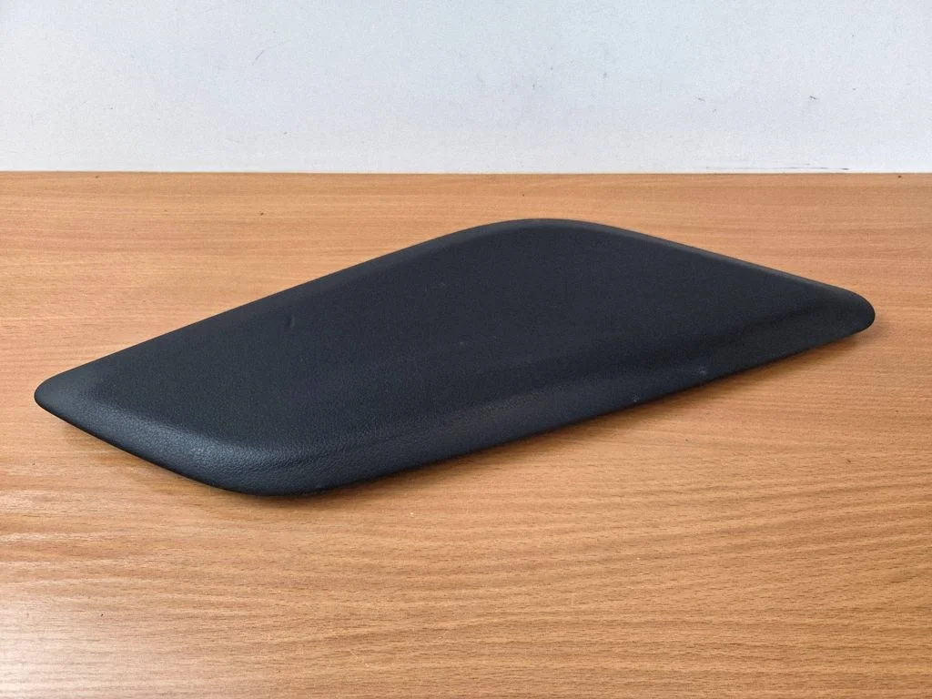 Keskkonsooli külje viimistlus (eesmine) 4G0863305A