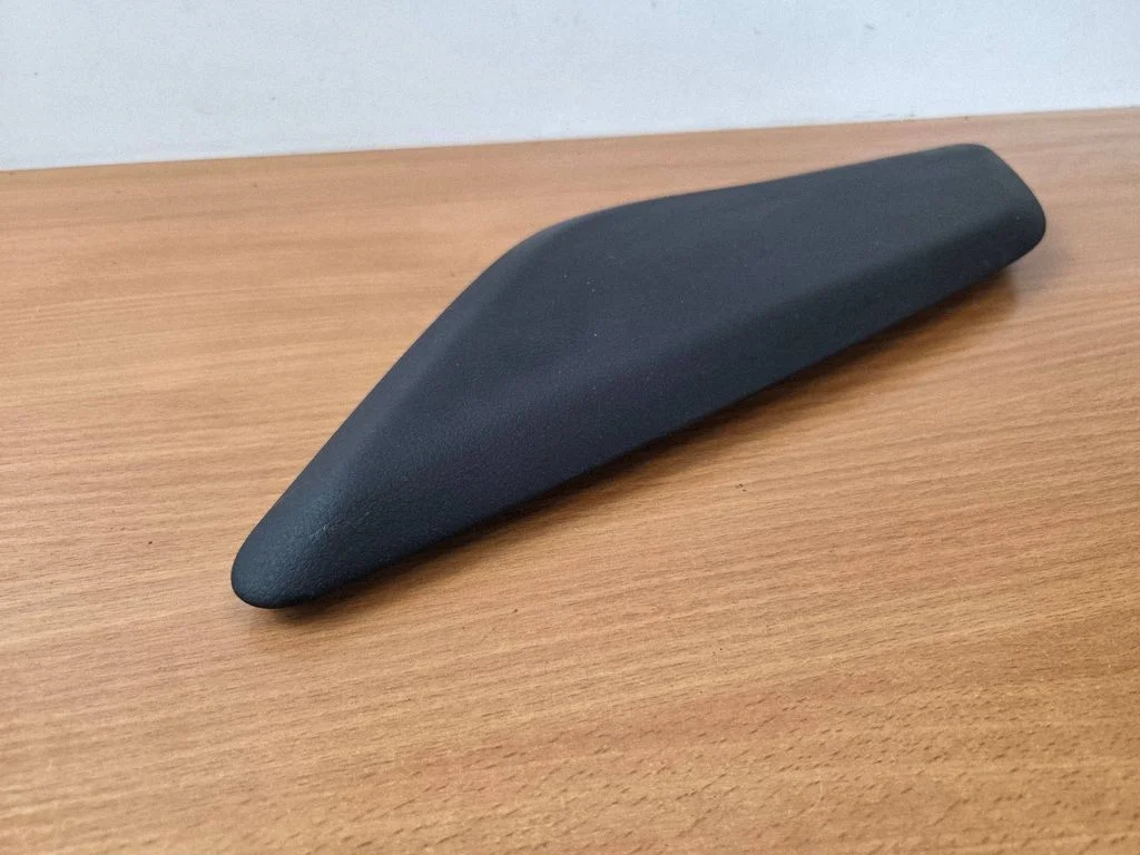 Keskkonsooli külje viimistlus (eesmine) 4G0863306A