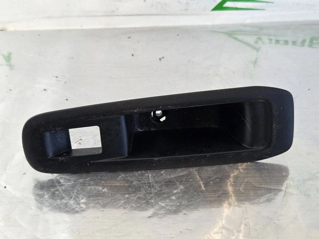 Rear door window switch trim – Peugeot 308 (2013-2021)