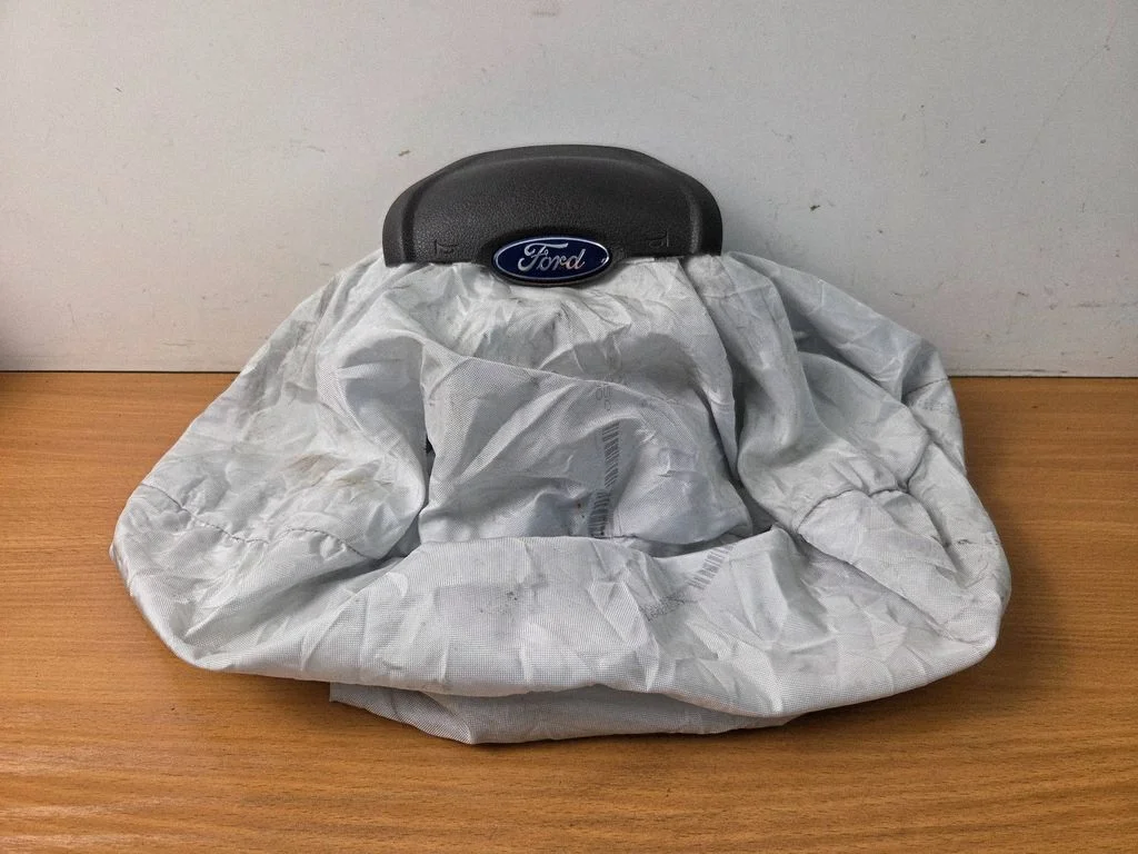 Steering wheel airbag ET76A042B85AE